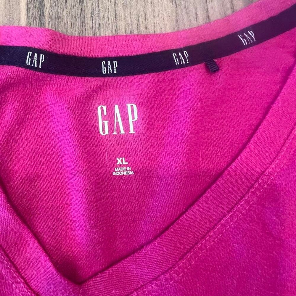 Gap Women's Pink T-shirt